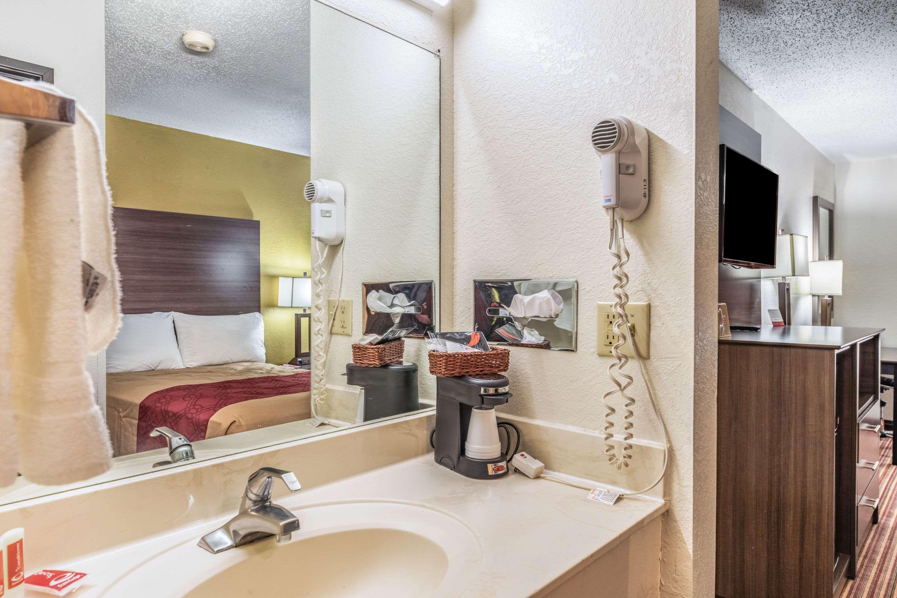 Econo Lodge Inn & Suites McKinney Bagian luar foto